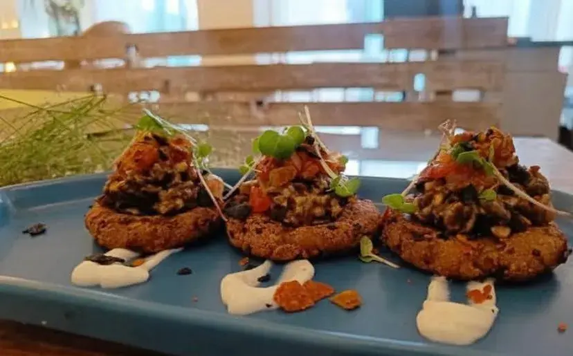 Fried starters plated with dips.